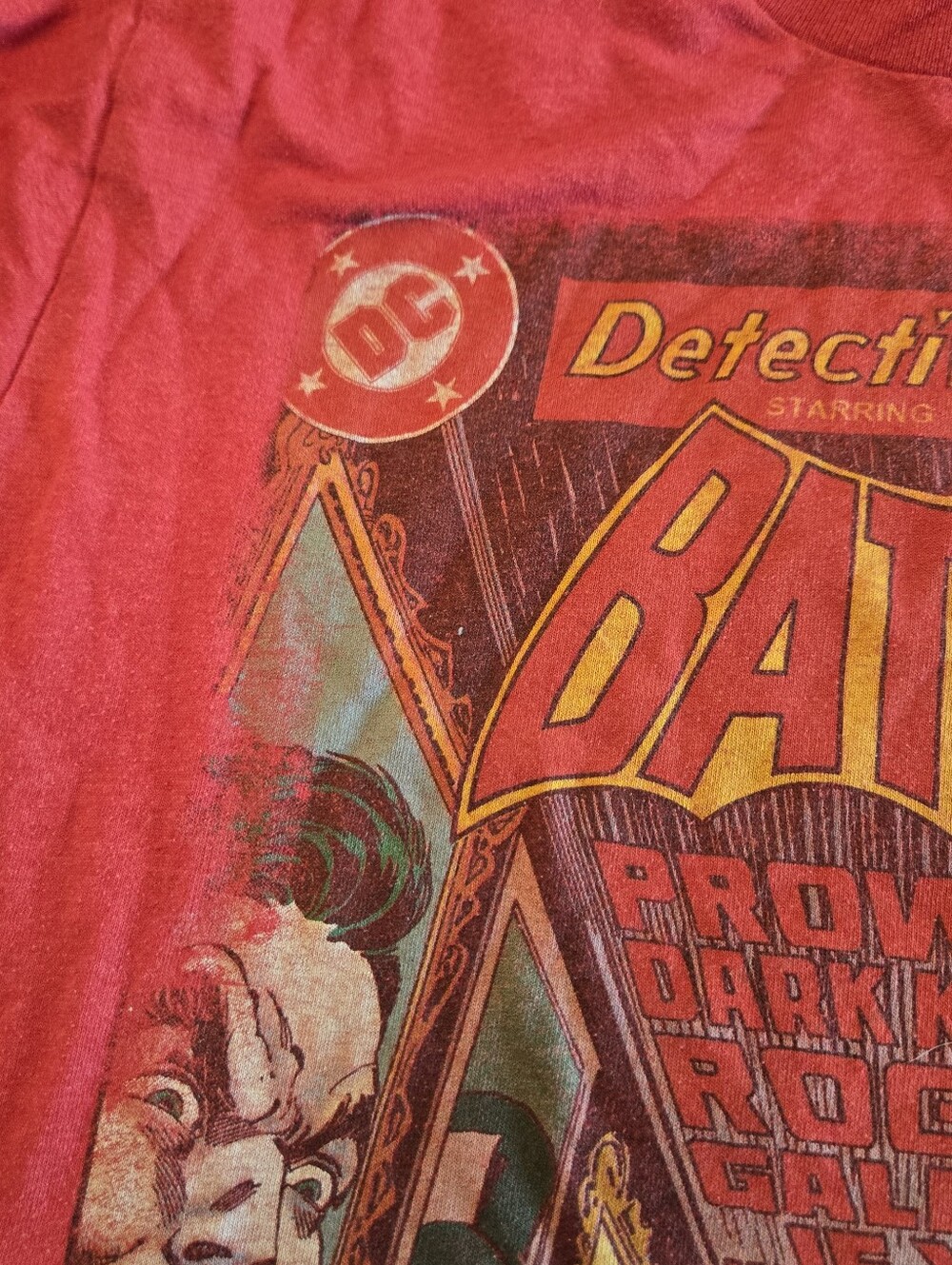 DC Comics Batman Detective Comics Graphic Tee - Red Size Large - Picture 7 of 12
